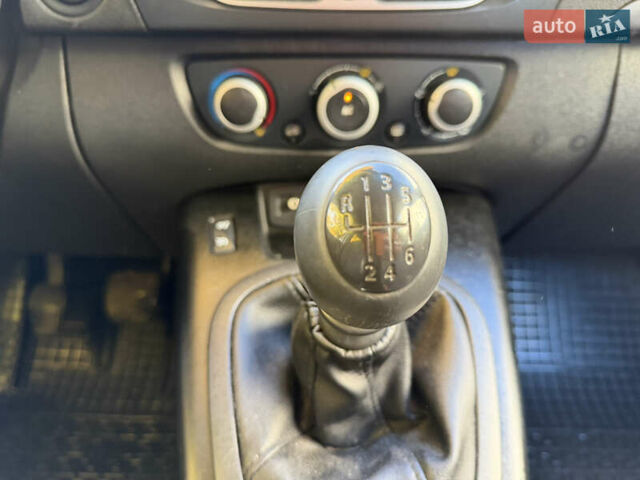 Белый Рено Сценик, объемом двигателя 1.46 л и пробегом 220 тыс. км за 5600 $, фото 46 на Automoto.ua