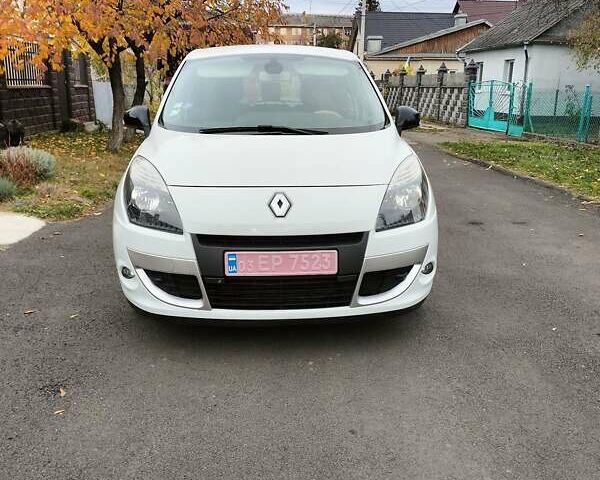 Белый Рено Сценик, объемом двигателя 1.6 л и пробегом 228 тыс. км за 7199 $, фото 5 на Automoto.ua