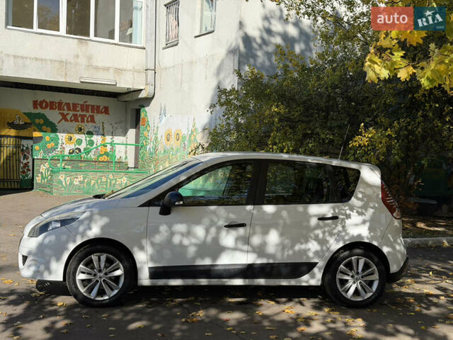 Белый Рено Сценик, объемом двигателя 1.46 л и пробегом 220 тыс. км за 5600 $, фото 29 на Automoto.ua
