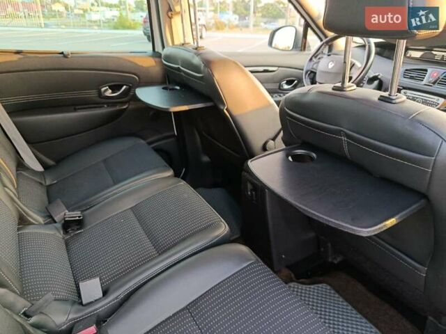 Белый Рено Сценик, объемом двигателя 1.9 л и пробегом 242 тыс. км за 7700 $, фото 8 на Automoto.ua