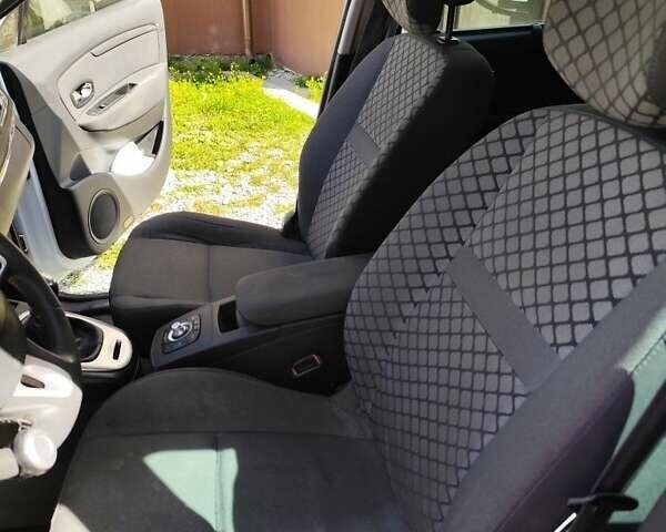 Білий Рено Сценік, об'ємом двигуна 1.6 л та пробігом 204 тис. км за 5500 $, фото 4 на Automoto.ua