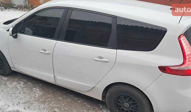Білий Рено Сценік, об'ємом двигуна 1.5 л та пробігом 311 тис. км за 6700 $, фото 2 на Automoto.ua