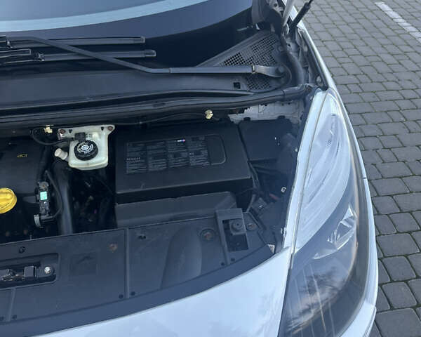 Белый Рено Сценик, объемом двигателя 1.46 л и пробегом 256 тыс. км за 7300 $, фото 16 на Automoto.ua