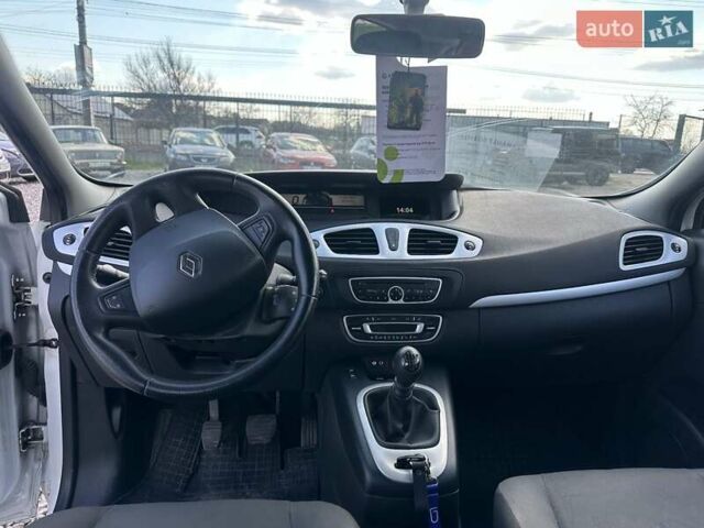 Білий Рено Сценік, об'ємом двигуна 1.46 л та пробігом 268 тис. км за 6500 $, фото 6 на Automoto.ua