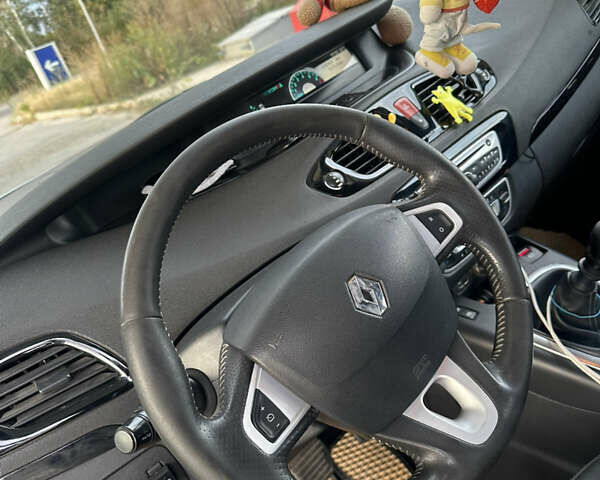 Білий Рено Сценік, об'ємом двигуна 1.4 л та пробігом 175 тис. км за 7500 $, фото 8 на Automoto.ua