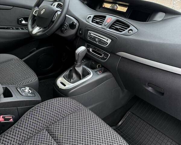 Білий Рено Сценік, об'ємом двигуна 1.46 л та пробігом 182 тис. км за 6800 $, фото 20 на Automoto.ua