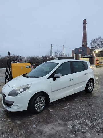 Белый Рено Сценик, объемом двигателя 1.6 л и пробегом 210 тыс. км за 7300 $, фото 15 на Automoto.ua