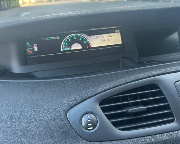 Белый Рено Сценик, объемом двигателя 1.46 л и пробегом 256 тыс. км за 7300 $, фото 7 на Automoto.ua