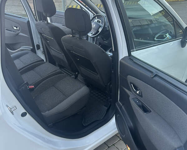 Белый Рено Сценик, объемом двигателя 1.46 л и пробегом 256 тыс. км за 7300 $, фото 13 на Automoto.ua