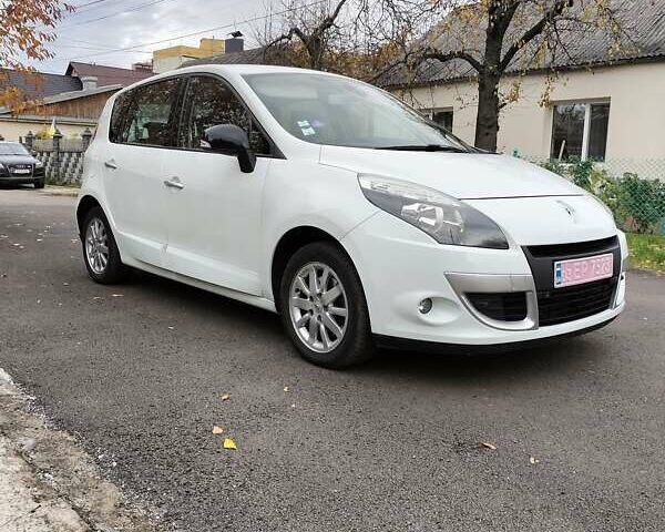 Белый Рено Сценик, объемом двигателя 1.6 л и пробегом 228 тыс. км за 7199 $, фото 4 на Automoto.ua