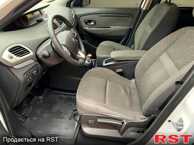 Рено Сценік 2011 у Миколаєві на Automoto.ua Білий Рено Сценік, об'ємом двигуна 2 л та пробігом 257 тис. км за 7999 $, фото 9 на Automoto.ua