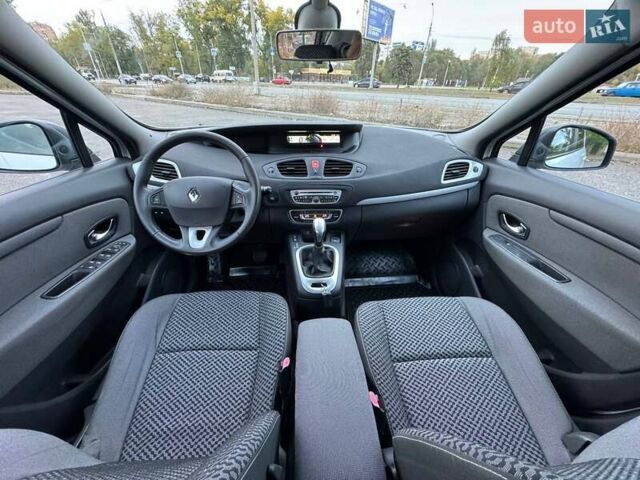 Белый Рено Сценик, объемом двигателя 2 л и пробегом 153 тыс. км за 7900 $, фото 10 на Automoto.ua