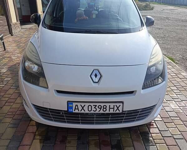 Белый Рено Сценик, объемом двигателя 1.4 л и пробегом 174 тыс. км за 6900 $, фото 2 на Automoto.ua