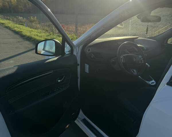 Білий Рено Сценік, об'ємом двигуна 1.46 л та пробігом 266 тис. км за 7800 $, фото 9 на Automoto.ua