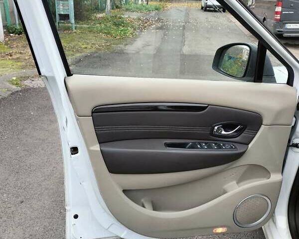 Белый Рено Сценик, объемом двигателя 1.6 л и пробегом 228 тыс. км за 7199 $, фото 19 на Automoto.ua