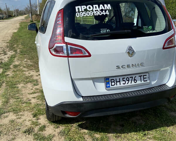 Белый Рено Сценик, объемом двигателя 1.46 л и пробегом 250 тыс. км за 7000 $, фото 2 на Automoto.ua