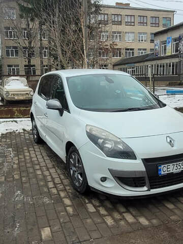 Белый Рено Сценик, объемом двигателя 1.6 л и пробегом 210 тыс. км за 7300 $, фото 2 на Automoto.ua