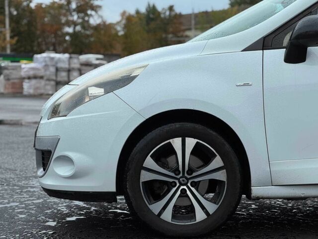 Білий Рено Сценік, об'ємом двигуна 1.9 л та пробігом 242 тис. км за 6940 $, фото 3 на Automoto.ua