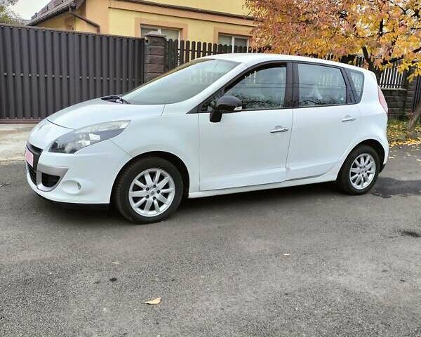 Белый Рено Сценик, объемом двигателя 1.6 л и пробегом 228 тыс. км за 7199 $, фото 7 на Automoto.ua