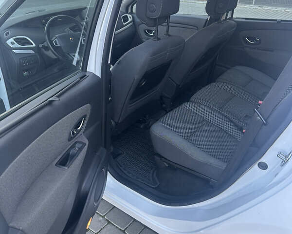 Белый Рено Сценик, объемом двигателя 1.46 л и пробегом 256 тыс. км за 7300 $, фото 11 на Automoto.ua