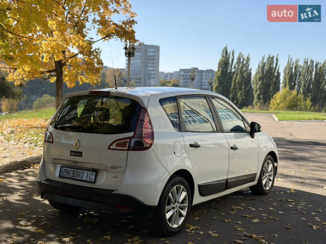 Белый Рено Сценик, объемом двигателя 1.46 л и пробегом 220 тыс. км за 5600 $, фото 19 на Automoto.ua