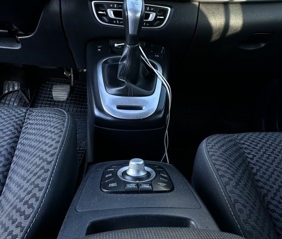 Белый Рено Сценик, объемом двигателя 1.5 л и пробегом 315 тыс. км за 8300 $, фото 7 на Automoto.ua