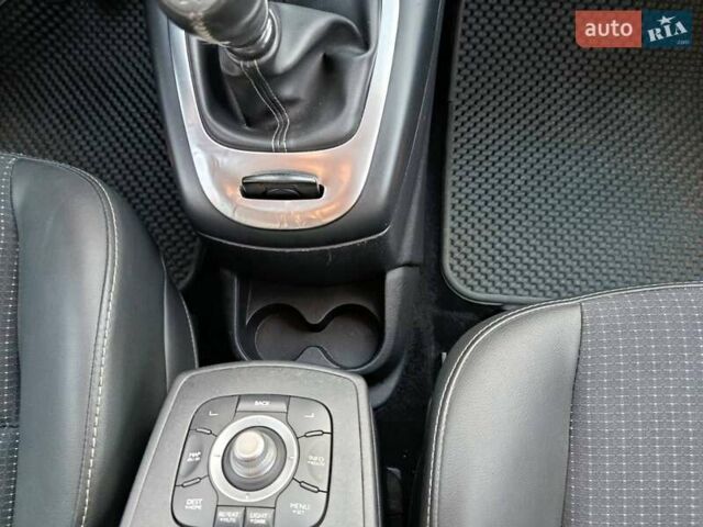 Белый Рено Сценик, объемом двигателя 1.9 л и пробегом 242 тыс. км за 7700 $, фото 7 на Automoto.ua