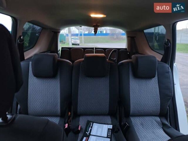 Белый Рено Сценик, объемом двигателя 1.6 л и пробегом 260 тыс. км за 7100 $, фото 17 на Automoto.ua