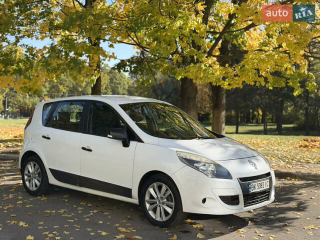 Белый Рено Сценик, объемом двигателя 1.46 л и пробегом 220 тыс. км за 5600 $, фото 16 на Automoto.ua