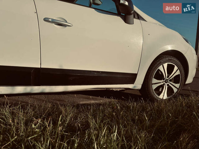 Білий Рено Сценік, об'ємом двигуна 1.46 л та пробігом 266 тис. км за 7800 $, фото 8 на Automoto.ua