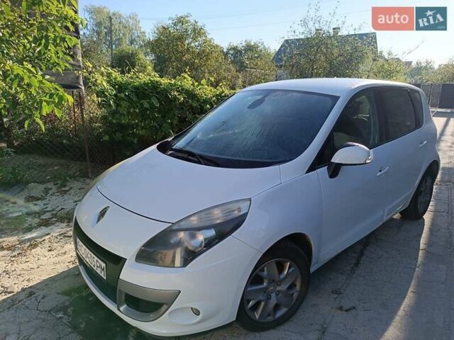 Белый Рено Сценик, объемом двигателя 1.5 л и пробегом 300 тыс. км за 6000 $, фото 12 на Automoto.ua