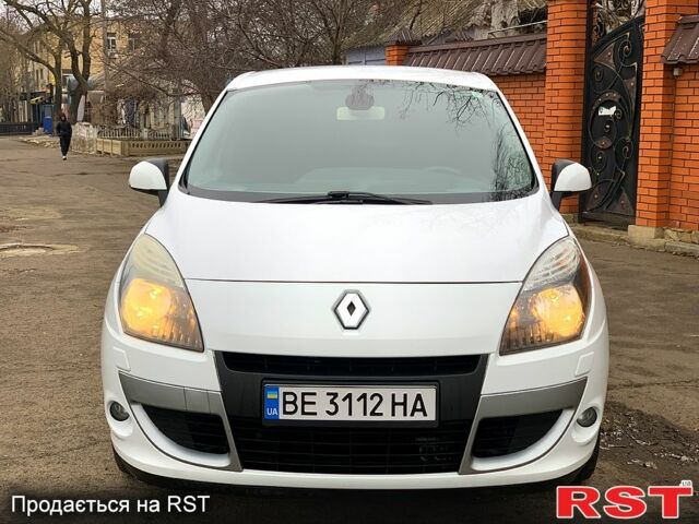 Рено Сценік 2011 у Миколаєві на Automoto.ua Білий Рено Сценік, об'ємом двигуна 2 л та пробігом 257 тис. км за 7999 $, фото 7 на Automoto.ua