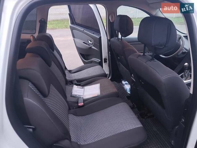 Белый Рено Сценик, объемом двигателя 1.6 л и пробегом 260 тыс. км за 7100 $, фото 6 на Automoto.ua