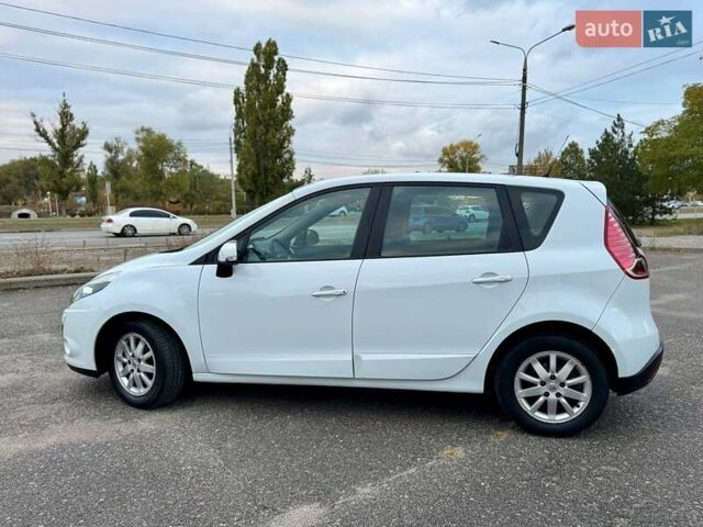 Белый Рено Сценик, объемом двигателя 2 л и пробегом 153 тыс. км за 7900 $, фото 8 на Automoto.ua