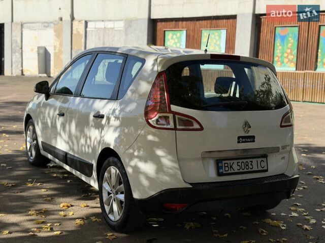 Белый Рено Сценик, объемом двигателя 1.46 л и пробегом 220 тыс. км за 5600 $, фото 30 на Automoto.ua