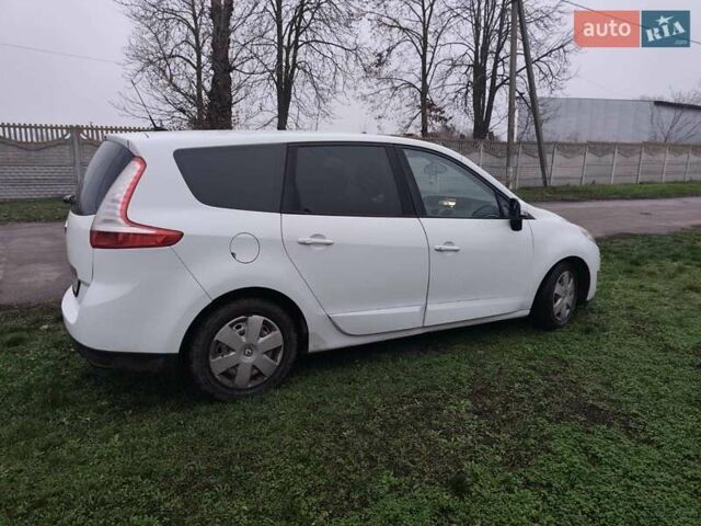 Белый Рено Сценик, объемом двигателя 1.6 л и пробегом 260 тыс. км за 7100 $, фото 5 на Automoto.ua