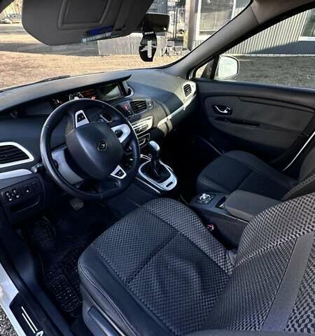 Білий Рено Сценік, об'ємом двигуна 1.5 л та пробігом 315 тис. км за 8300 $, фото 9 на Automoto.ua