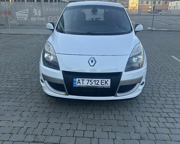 Белый Рено Сценик, объемом двигателя 1.46 л и пробегом 256 тыс. км за 7300 $, фото 2 на Automoto.ua