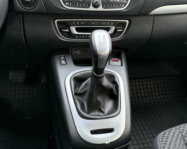 Білий Рено Сценік, об'ємом двигуна 1.46 л та пробігом 182 тис. км за 6800 $, фото 16 на Automoto.ua