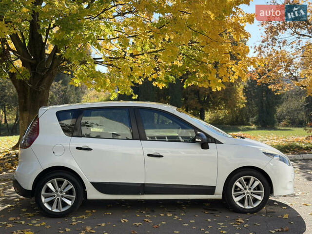 Белый Рено Сценик, объемом двигателя 1.46 л и пробегом 220 тыс. км за 5600 $, фото 32 на Automoto.ua