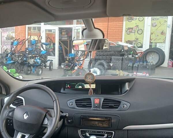 Белый Рено Сценик, объемом двигателя 1.5 л и пробегом 238 тыс. км за 6999 $, фото 3 на Automoto.ua