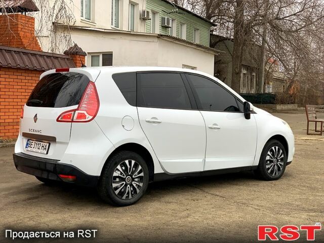 Рено Сценік 2011 у Миколаєві на Automoto.ua Білий Рено Сценік, об'ємом двигуна 2 л та пробігом 257 тис. км за 7999 $, фото 2 на Automoto.ua