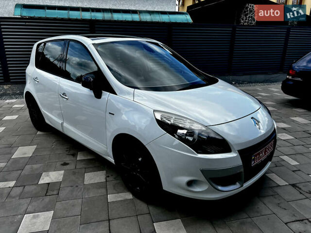 Белый Рено Сценик, объемом двигателя 1.4 л и пробегом 160 тыс. км за 8000 $, фото 1 на Automoto.ua