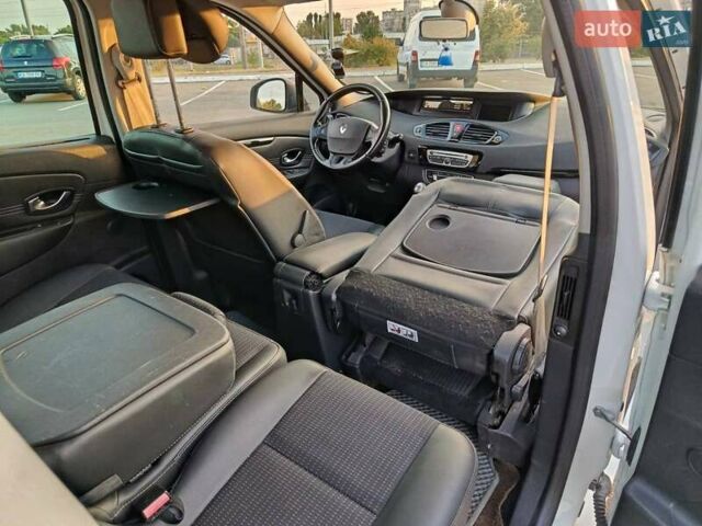 Белый Рено Сценик, объемом двигателя 1.9 л и пробегом 242 тыс. км за 7700 $, фото 9 на Automoto.ua
