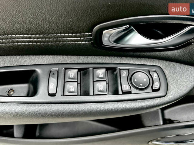 Белый Рено Сценик, объемом двигателя 1.4 л и пробегом 160 тыс. км за 8000 $, фото 10 на Automoto.ua