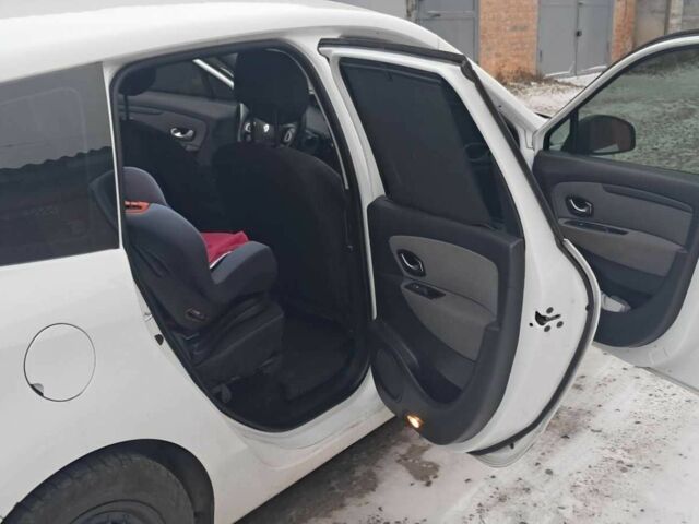 Білий Рено Сценік, об'ємом двигуна 1.5 л та пробігом 311 тис. км за 6700 $, фото 10 на Automoto.ua