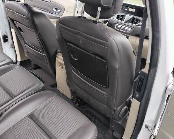 Белый Рено Сценик, объемом двигателя 1.6 л и пробегом 228 тыс. км за 7199 $, фото 13 на Automoto.ua