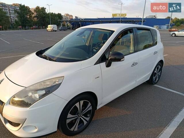 Белый Рено Сценик, объемом двигателя 1.9 л и пробегом 242 тыс. км за 7700 $, фото 3 на Automoto.ua