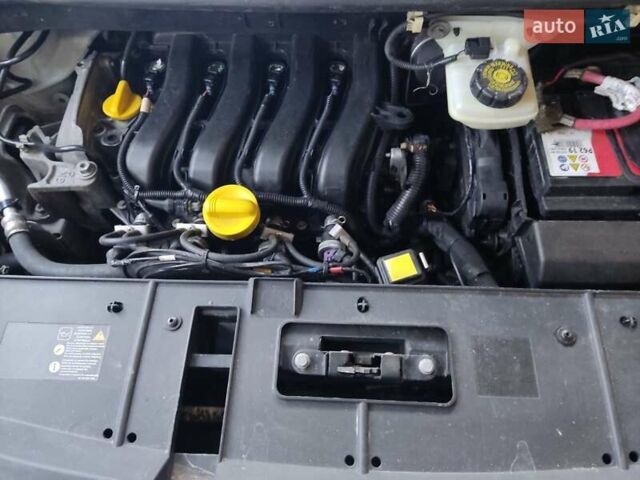 Белый Рено Сценик, объемом двигателя 1.4 л и пробегом 240 тыс. км за 8600 $, фото 10 на Automoto.ua