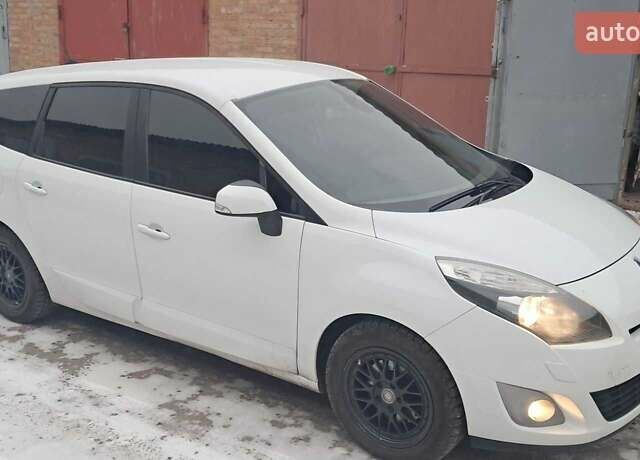 Білий Рено Сценік, об'ємом двигуна 1.5 л та пробігом 311 тис. км за 6700 $, фото 5 на Automoto.ua